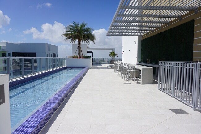 Building Photo - 1010 SW 2nd Ave