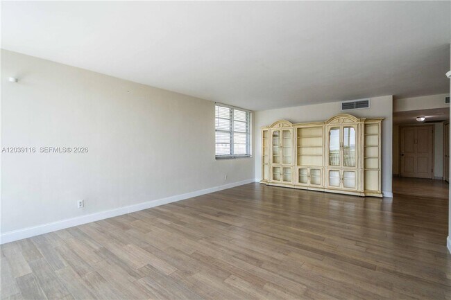 Building Photo - 9500 W Bay Harbor Dr