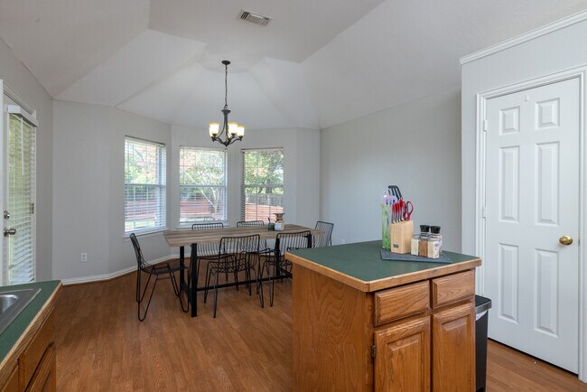 Building Photo - 2524 Coffey Dr