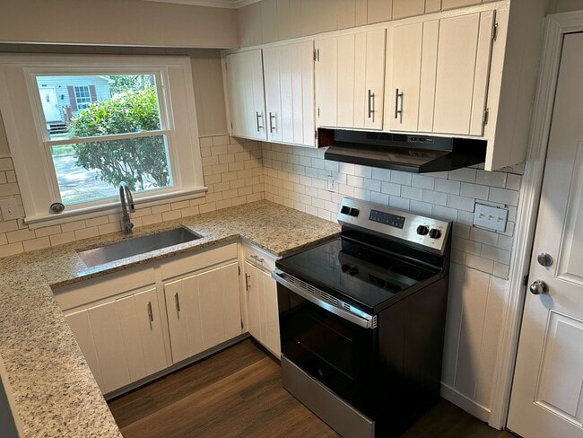 Building Photo - **Newly Remodeled 2 Bedroom, 1 Bath Home for Rent**