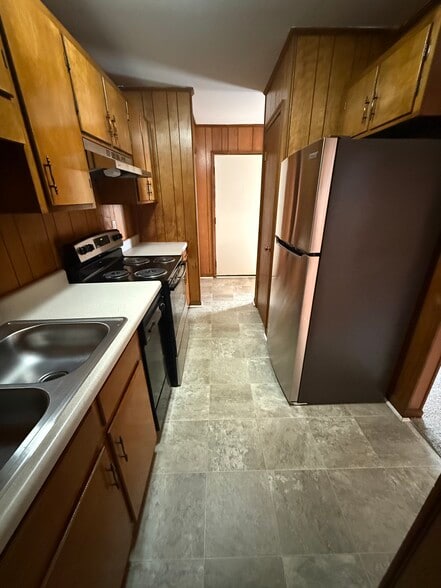 Building Photo - 586 Franklin St