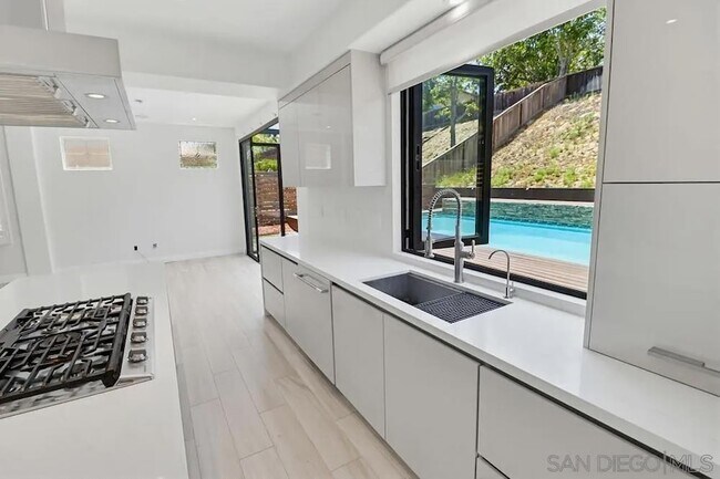Building Photo - 561 Bayona Loop