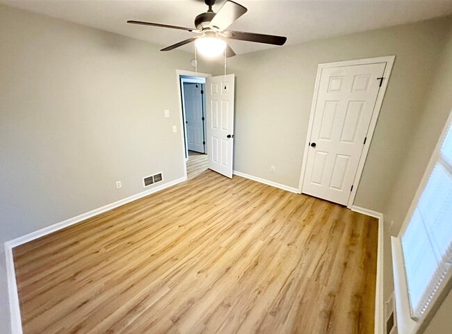 Building Photo - 113 Meadow Ln