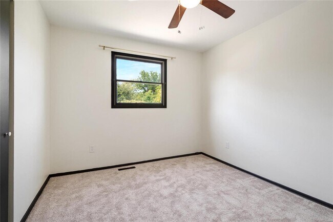 Building Photo - 2516 Westminister Dr