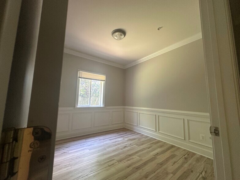 Building Photo - 10600 Provincial Dr