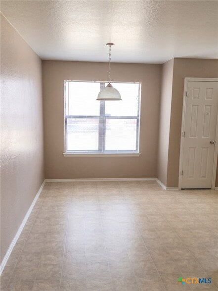 Building Photo - 306 Sumac Trail
