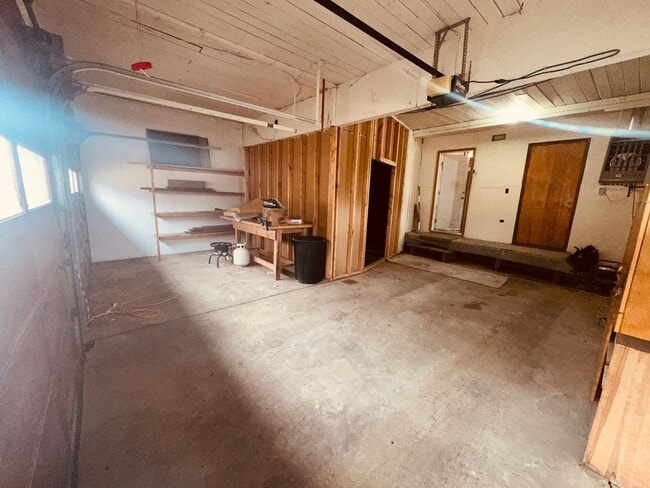 Building Photo - 1051 N Northshore Dr
