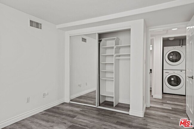 Building Photo - 1605 Stoner Ave