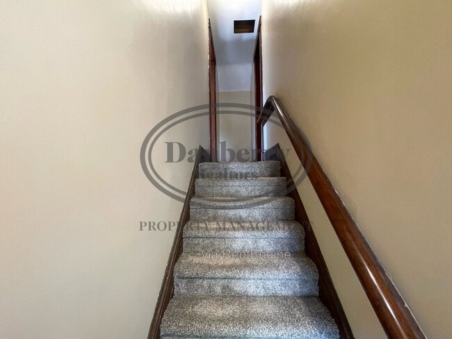 Building Photo - 109 S Main St