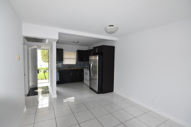 Building Photo - 21895 Lake Forest Cir
