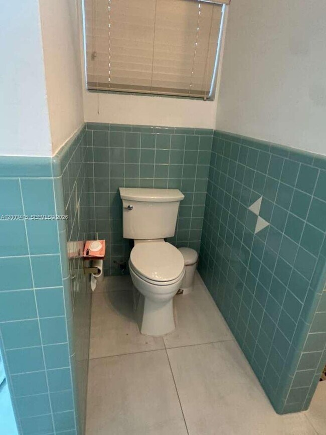 Building Photo - 3600 SW 26th St