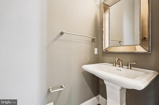 Building Photo - 448 Salk Cir