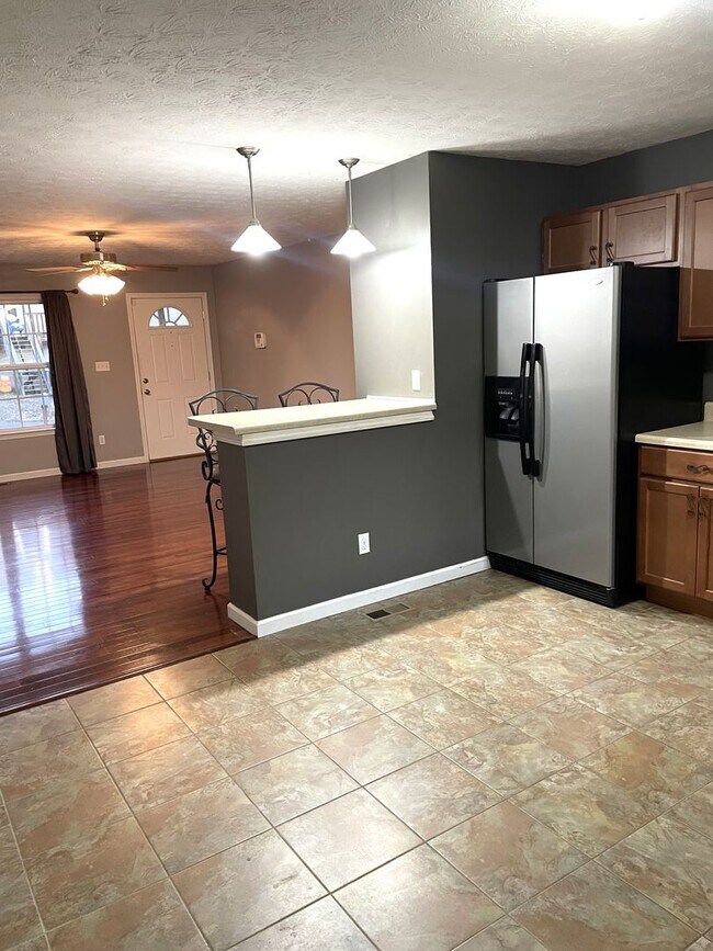 Building Photo - 2138 Bernhurst Dr