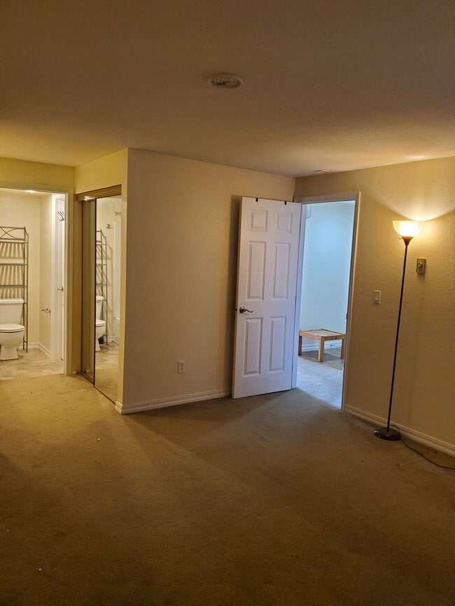Building Photo - 2 Bedroom Condo At Sunn Fjord Condominiums...