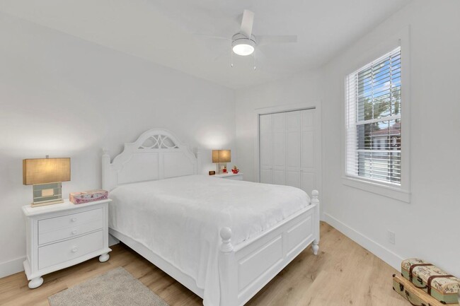 Building Photo - 6391 NW 23rd Ln