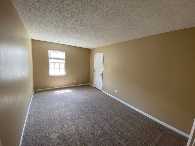 Building Photo - 5422 Waverly Lynn Ln