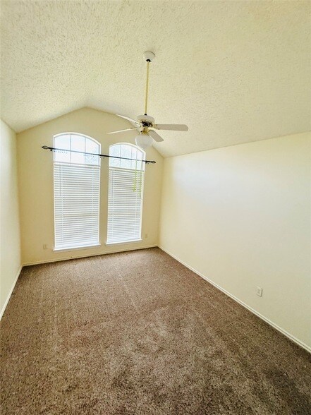 Building Photo - 716 Elm Falls Pl