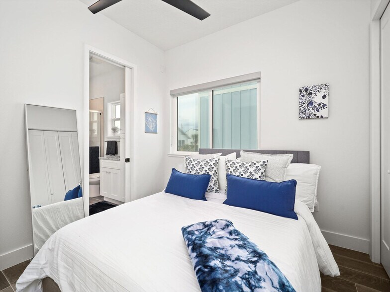 Building Photo - 705 North Oceanshore Boulevard-SI FL2-ID1051619P