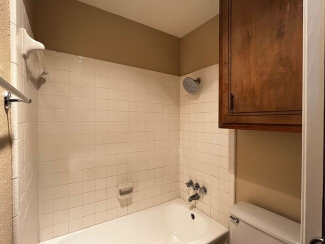 Building Photo - 211 Taos Dr
