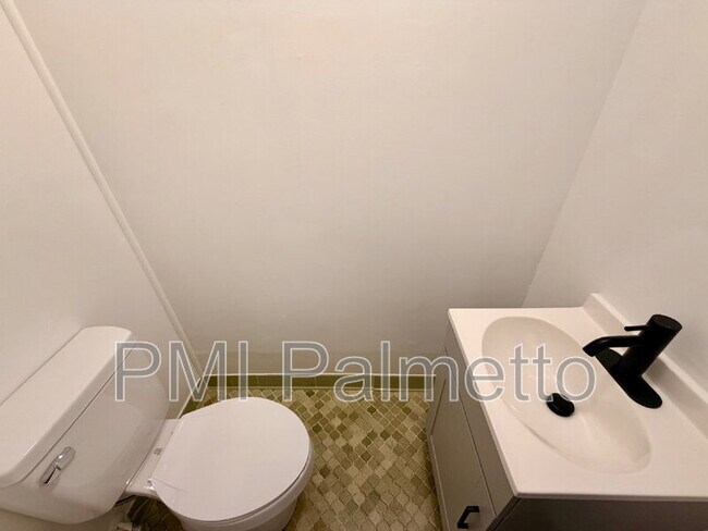 Building Photo - 1241 Grove Park Ln