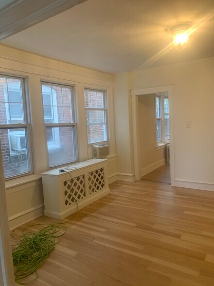 Building Photo - 213 E Meade St