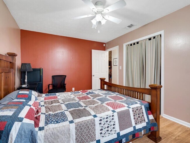 Building Photo - 4321 Snoopy Ln