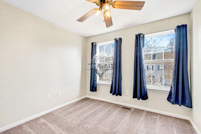 Building Photo - 5218 Drakes Ct