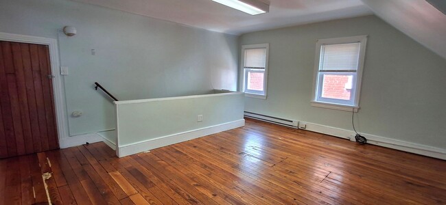 Building Photo - Short Term 2 Bed 1 bathroom Rowhome in Col...