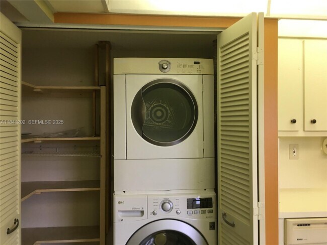 Building Photo - 3940 Inverrary Blvd