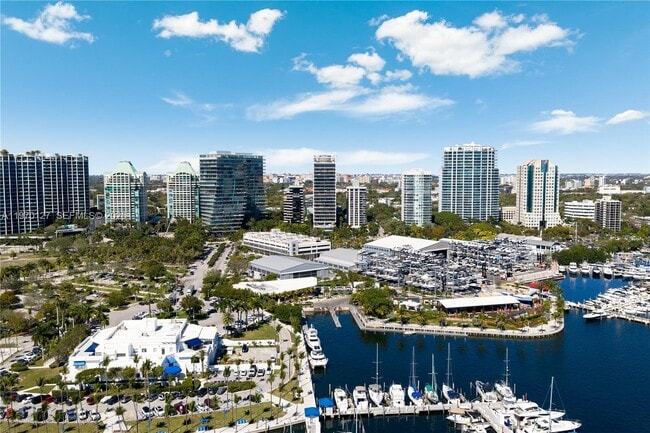 Building Photo - 2678 Tigertail Ave