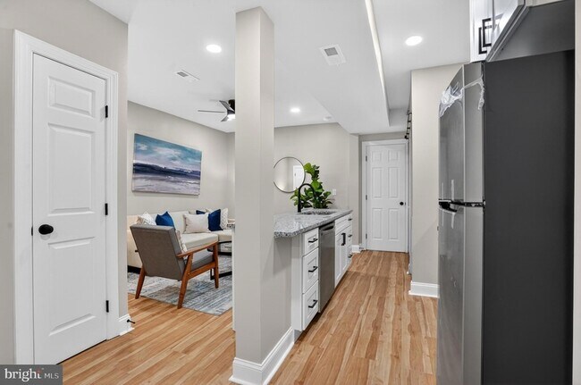 Building Photo - 212 36th St NE