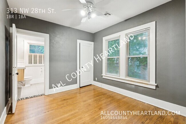 Building Photo - 313 NW 28th St