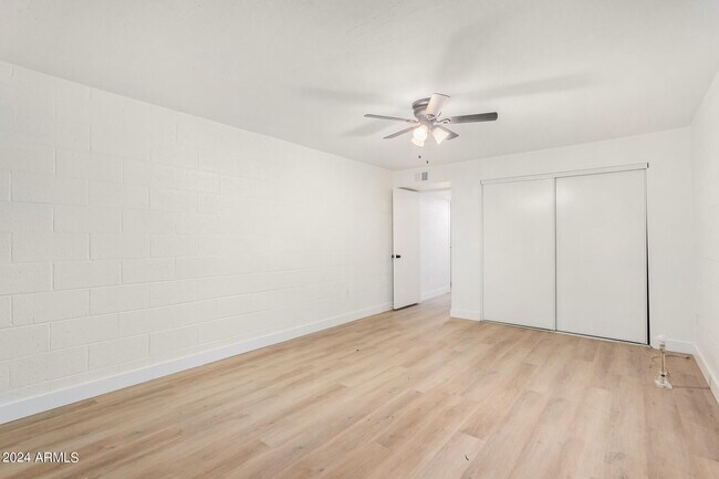 Building Photo - 936 W Rio Salado Pkwy