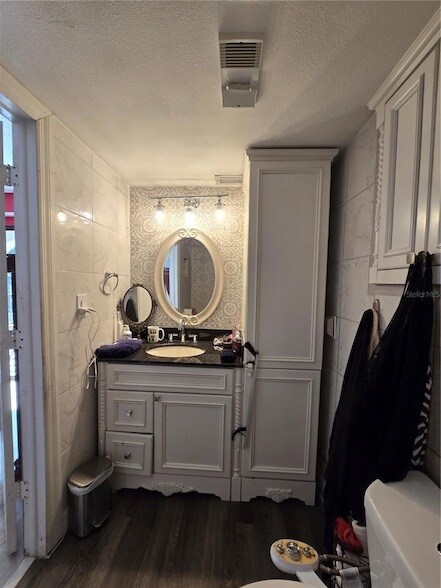 Building Photo - 105 4th Ave NE