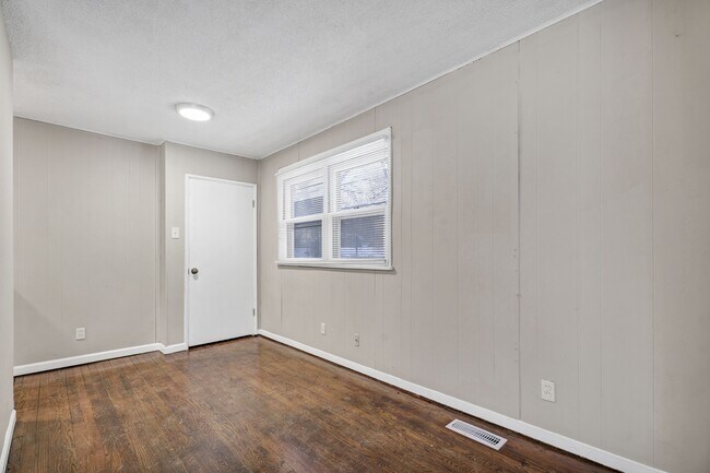 Building Photo - 9725 Medford Dr