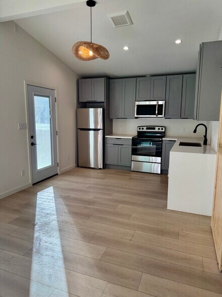 Building Photo - 16159 Hartsook St