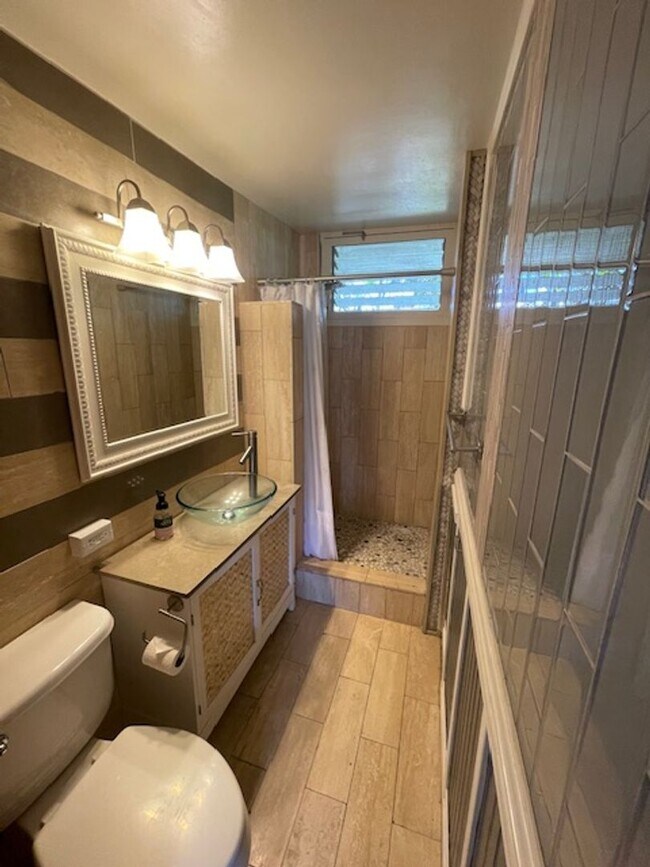 Building Photo - Furnished Upgraded Makiki Studio - ALL Utilities Included!!