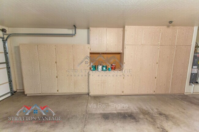 Building Photo - 10864 E Lindner Ave