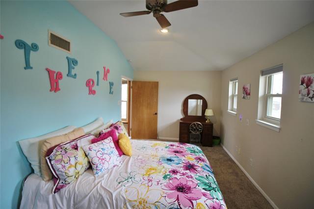 Building Photo - 18359 Hickory Cir