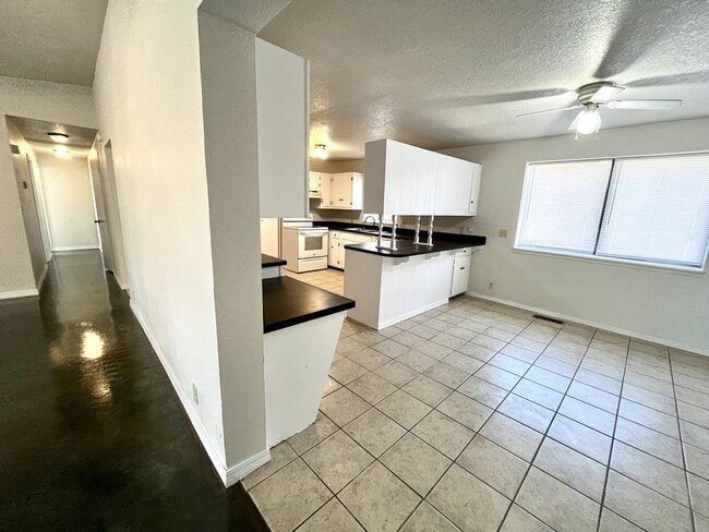 Building Photo - 67 Rungis Rd