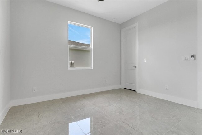 Building Photo - 3803 1st St SW