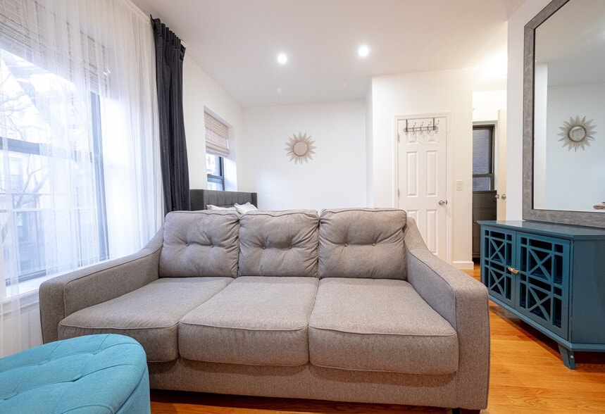 Building Photo - 317 E 75th St