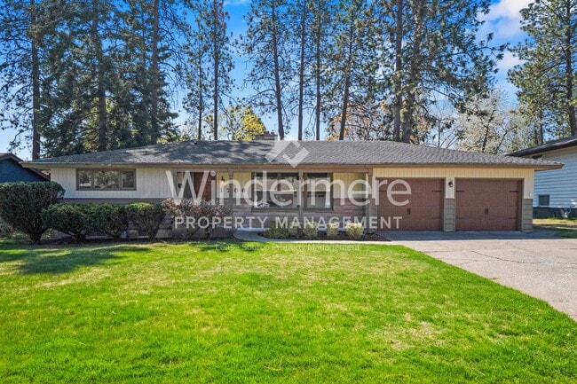 Building Photo - Fantastic Updated South Hill Rancher 3 Bedroom 2 Bath with Hardwood throughout