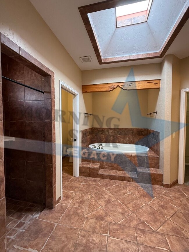 Building Photo - 4-Bedroom Home - New Carpet & Fresh Paint!