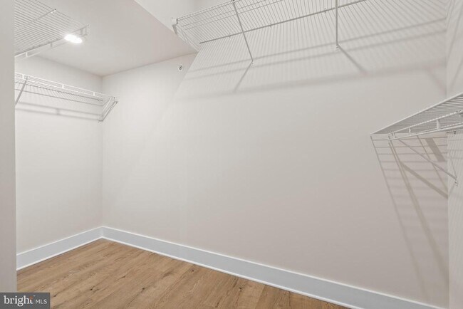 Building Photo - 30 W Broad St