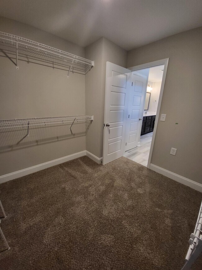 Building Photo - 201 King Rd