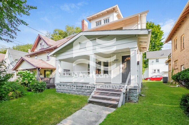 Building Photo - 985 Delia Ave