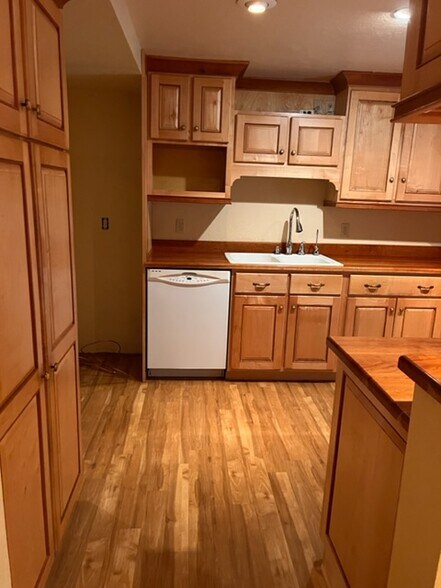 Building Photo - 820 Bartsch Ln