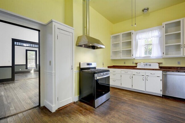 Building Photo - 304 Olive St