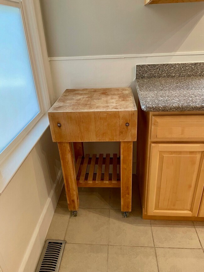 Building Photo - 482 38th St